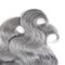 バージンのインドの人間の毛髪の束は、オンブルの灰色の毛2つの調子の完全な端を束ねます サプライヤー